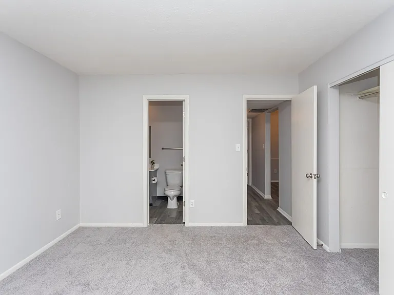 Fairview Court Apartments — Photo 15