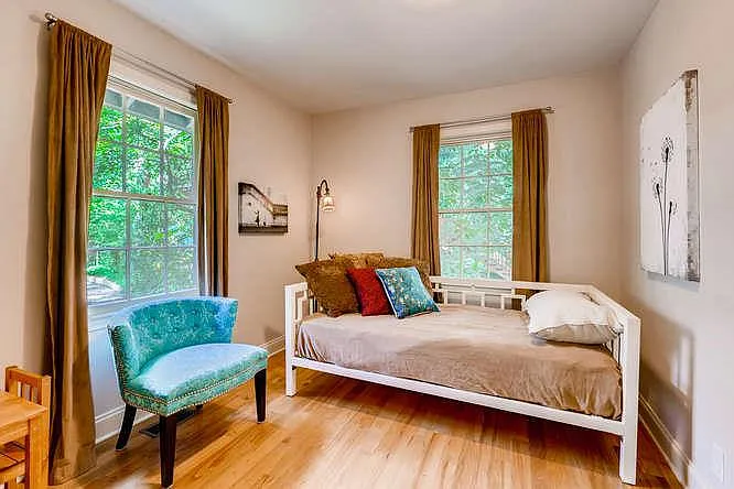 203 E Davis St #B — Photo 8