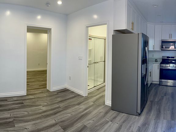 4th image of 211 Euclid Ave #D