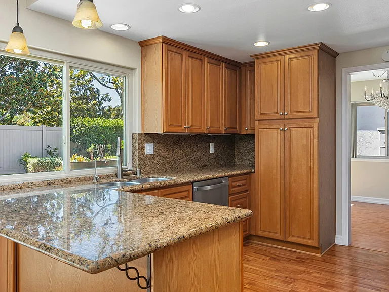 1925 Circle Park Ln — Photo 8