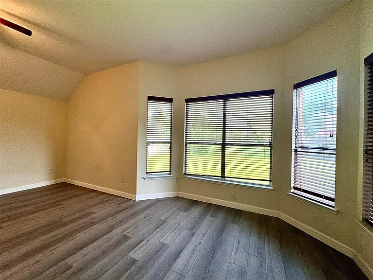 13113 Sunset Cliff Ct — Photo 11