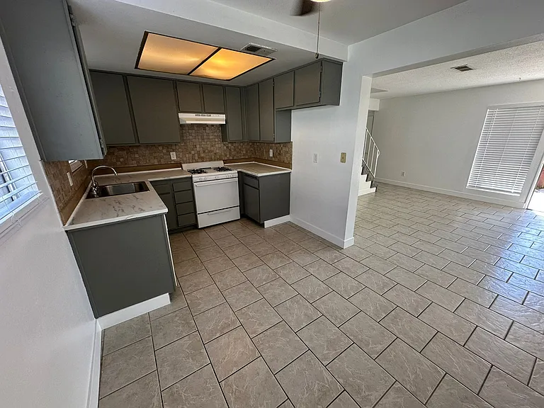 1501 E Fairfield Ct #2 — Photo 7