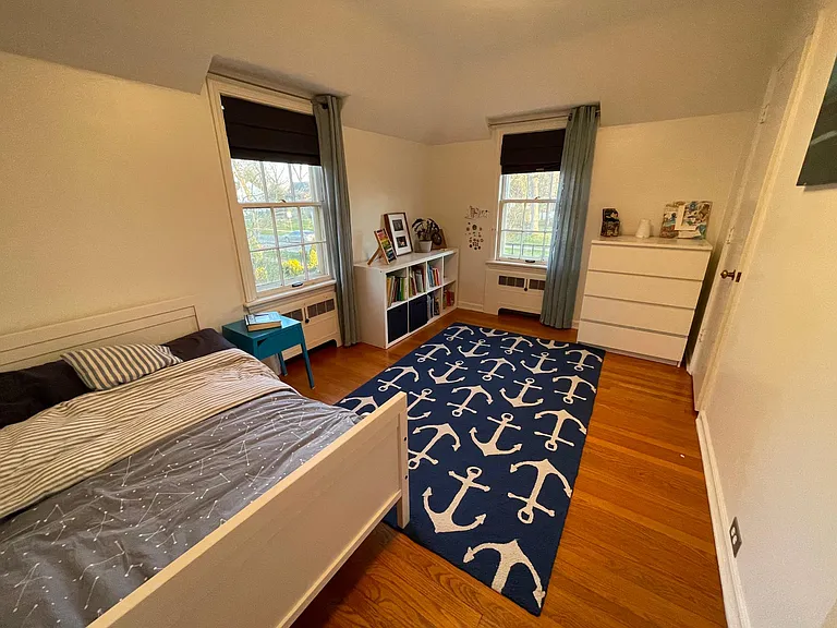 302 N Esther St — Photo 13