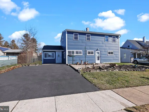 56 Grapevine Rd, Levittown, PA 19057