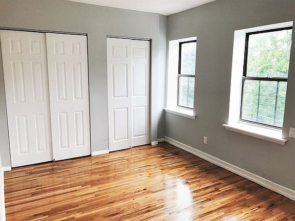 5th image of 950 Bronx Park S APT 4A