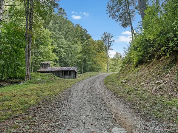 520 White Oak Flats Rd, Green Mountain, NC 28740