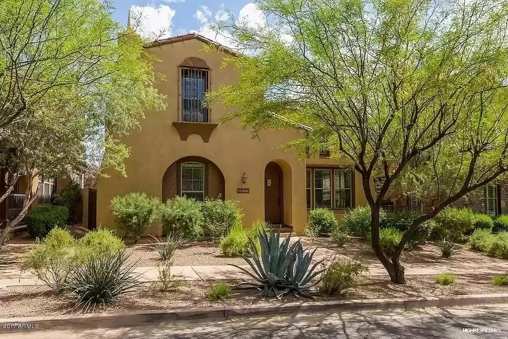 3 bed, 2.5 bath, 2477 sqft, $5,000 — Photo 1