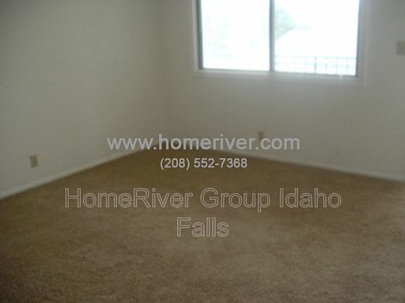 3rd image of 2482 1st St