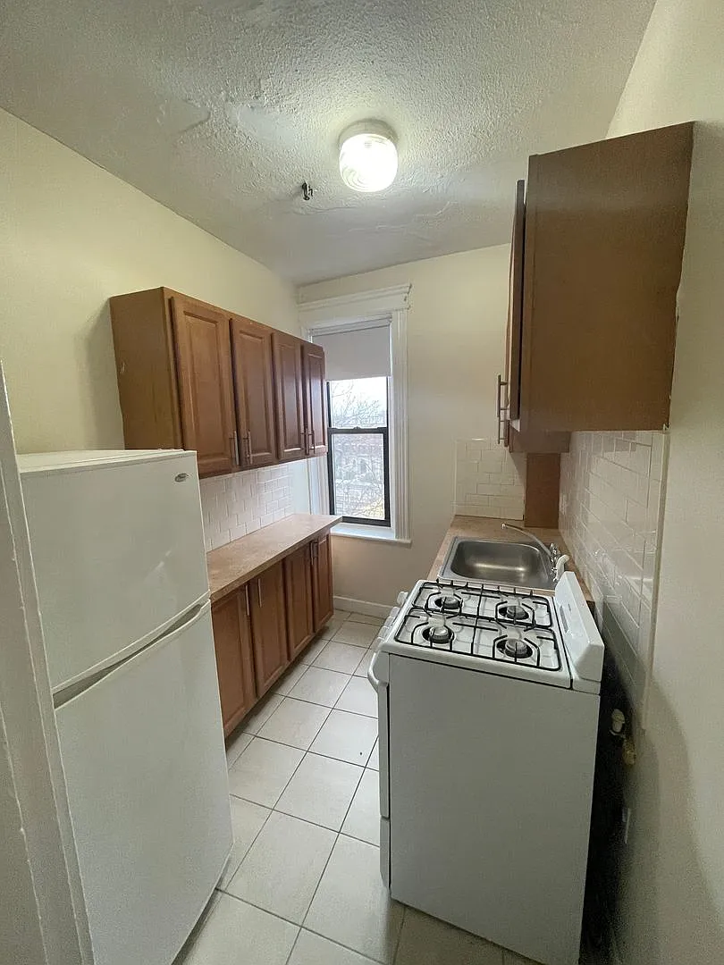 Free Month Packards Corner, Best Location In Allston, T Stop And Grocery In Front, Easy Choice An... — Photo 4