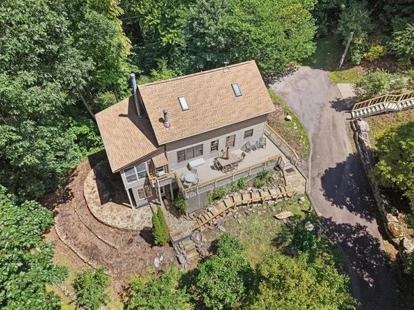 704 Henry Rd, Franklin, NC 28734