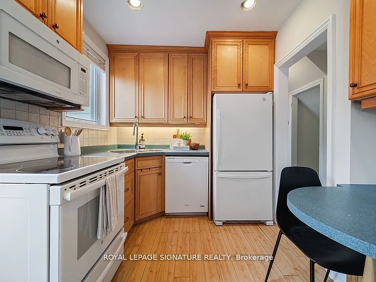 124 Homewood Ave — Photo 10