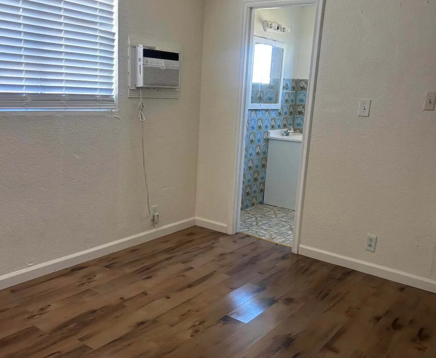3 bed, 1300 sqft, $2,300 — Photo 3