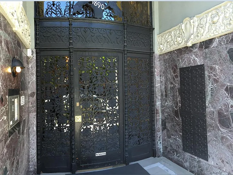 1890 Broadway Street — Photo 34