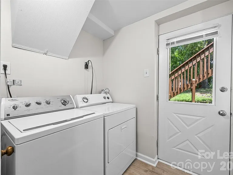 10715 Derry Dr — Photo 25