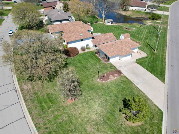 3348 SE Meadowview Dr, Topeka, KS 66605