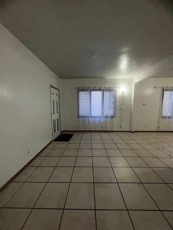 3 bed, 1.0 bath, 1932 sqft, $1,200 — Photo 4