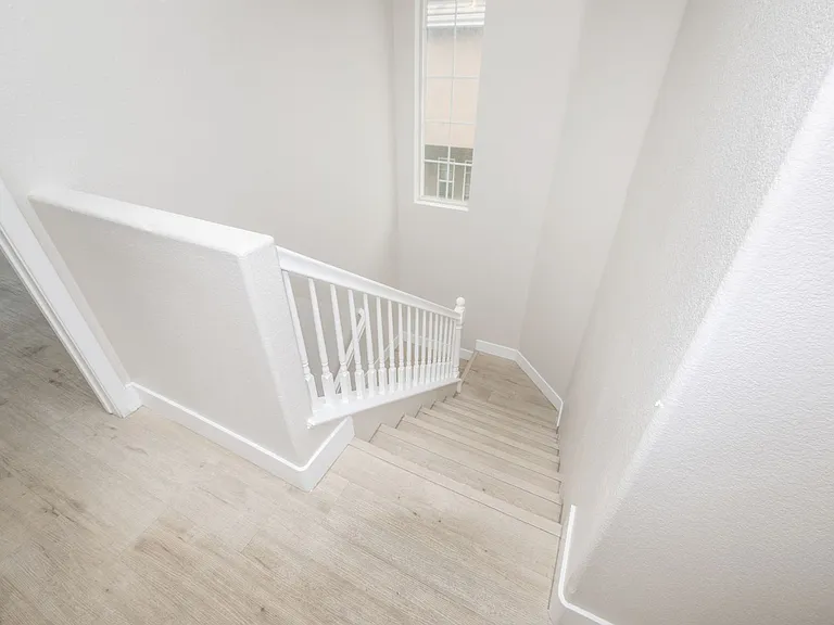 511 Stork St — Photo 5