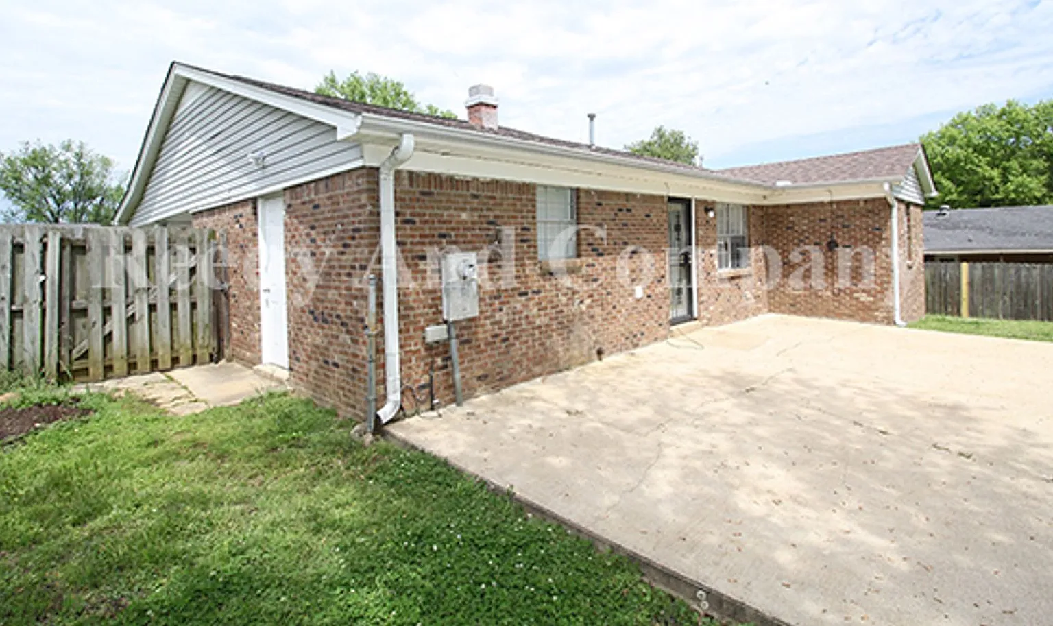 Welcome to 3685 Bryn Mawr Drive! — Photo 3