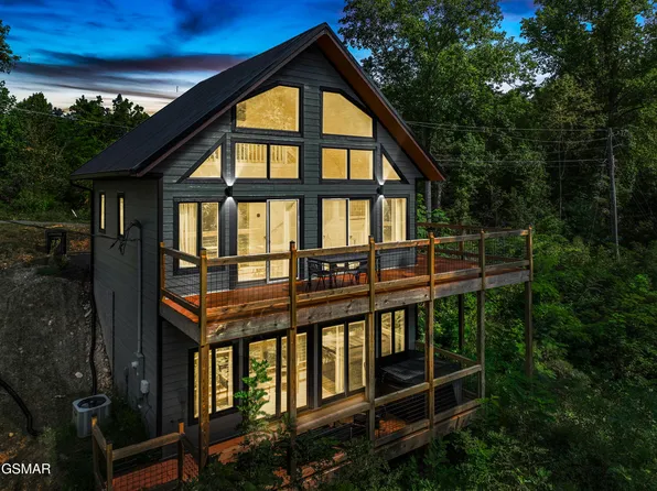 303 Beech Ridge Ln, Gatlinburg, TN 37738