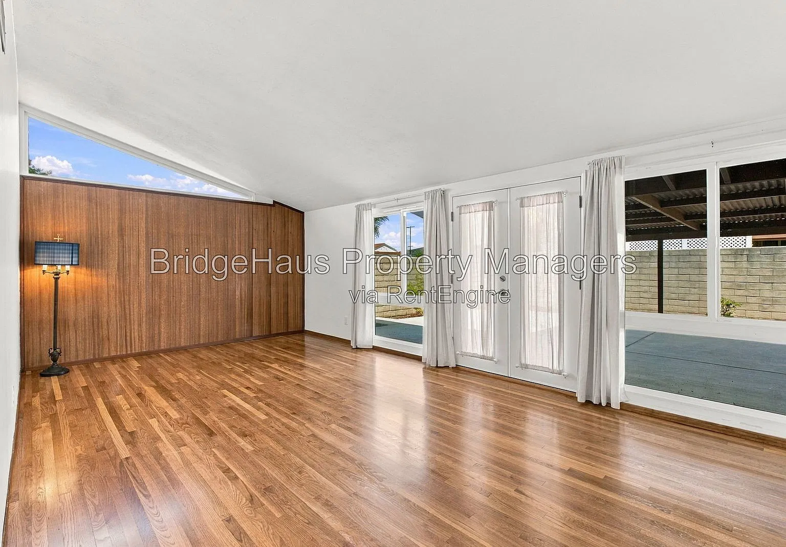 3 bed, 2.0 bath, 1492 sqft, $4,200 — Photo 2