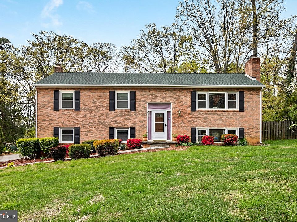 1st image of 4616 Village Dr