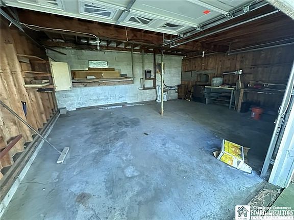 4th image of 5456 E Lake Rd