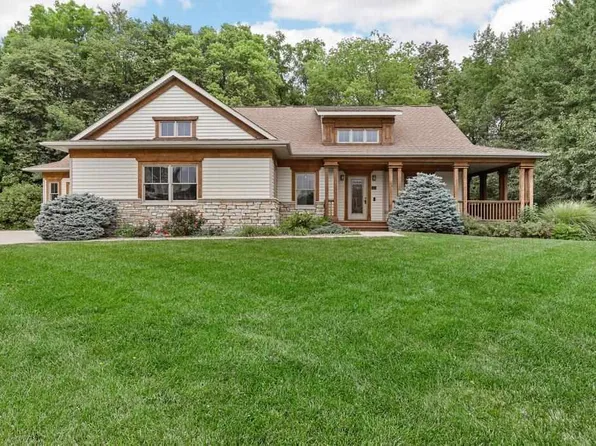 30 Alder Ct, Iowa City, IA 52246