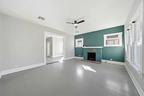 122 Biering St #2 Photo 1