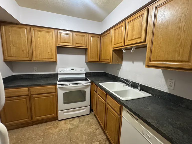 7604 Nacido Ct — Photo 4