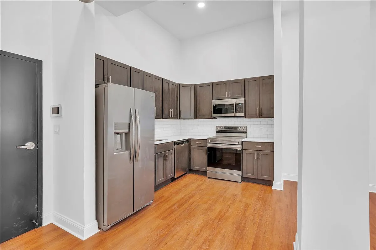 2 bed, 1150 sqft, $3,200 — Photo 3