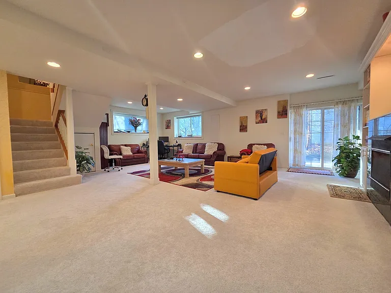 1025 Rosewood Dr #B — Photo 7