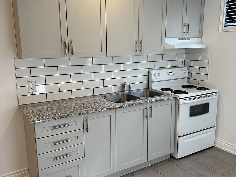 258 Maxwell St — Photo 11