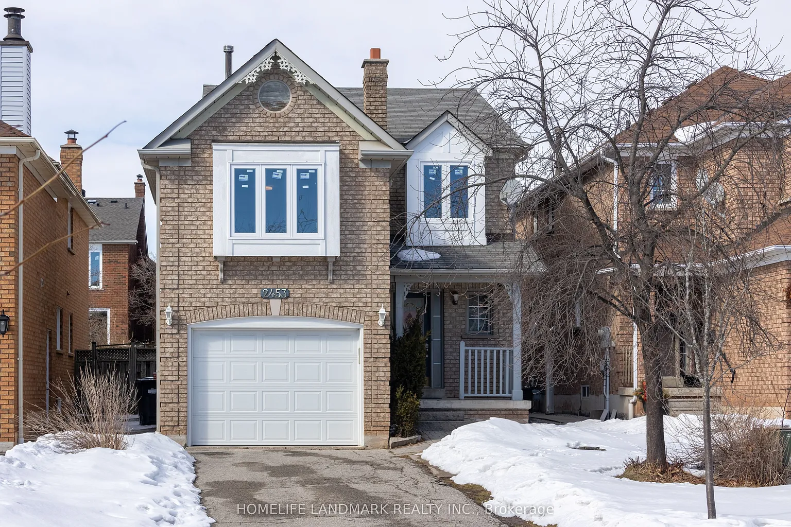 2453 Strathmore Cres photo 1