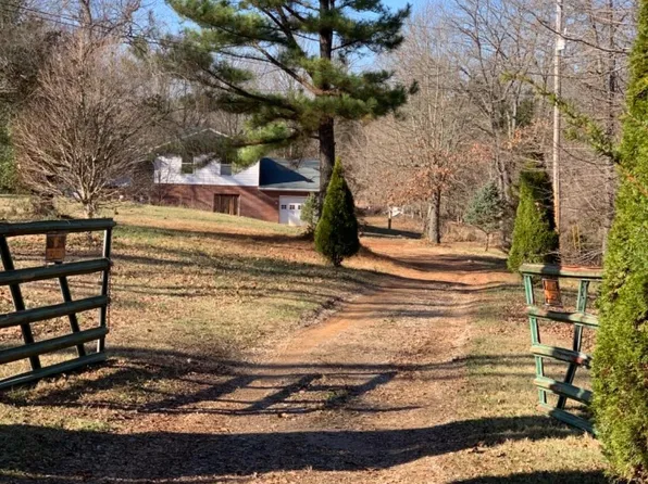 686 Bruner Rd, Brandenburg, KY 40108