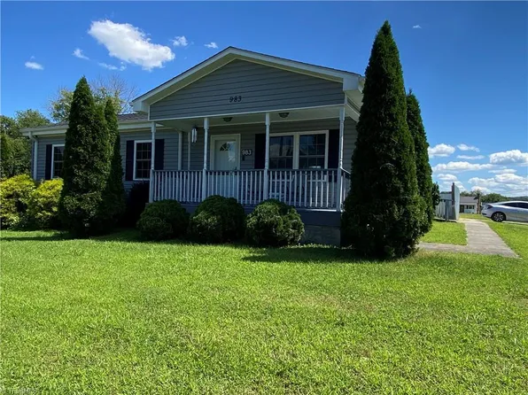 983 Newsome St, Mount Airy, NC 27030