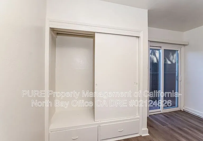 2107B Montgomery Dr — Photo 7