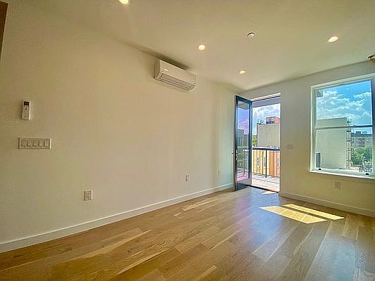 5th image of 27-16 Newtown Ave #3R