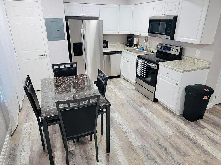 2720 Menlo Square Dr #B — Photo 3