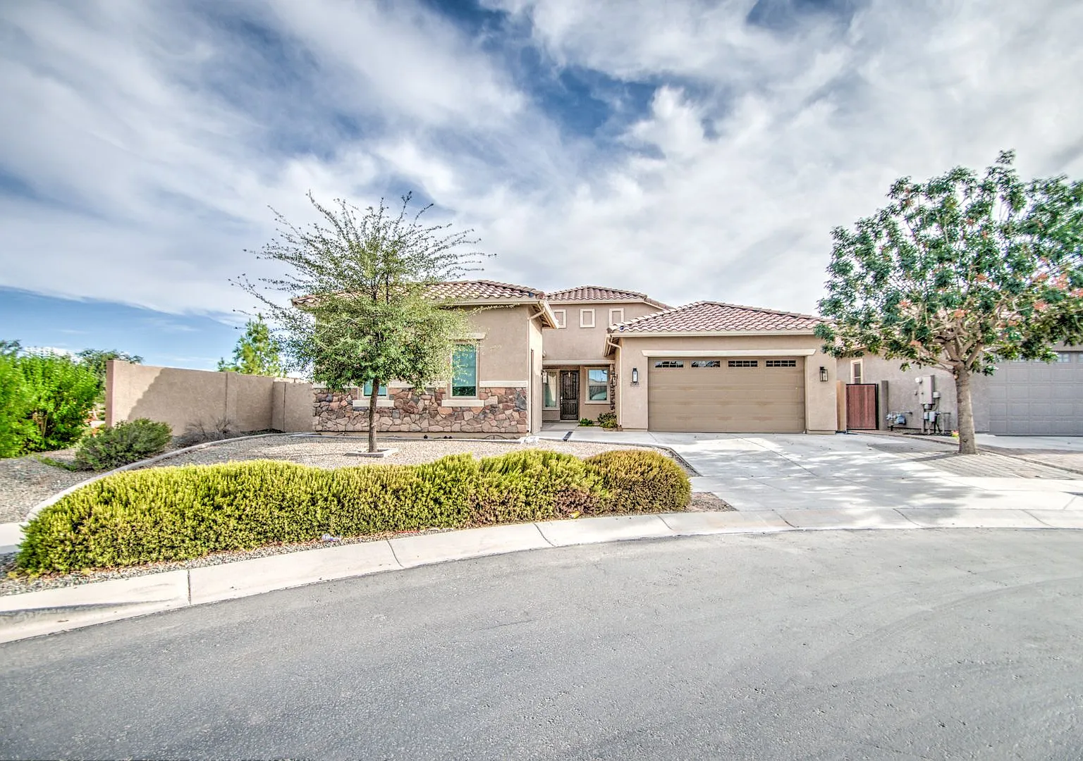 Spacious Next Gen Home in Queen Creek! — Photo 2
