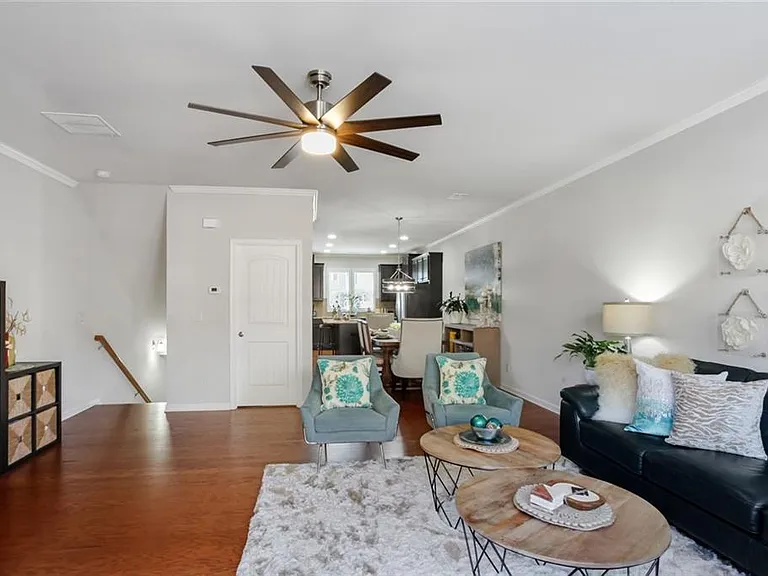 1319 Kingston Trl — Photo 4