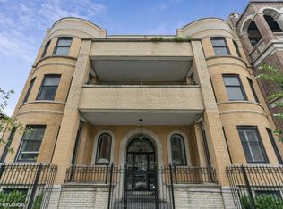 845 W Montrose Ave #1W, Chicago, IL 60613