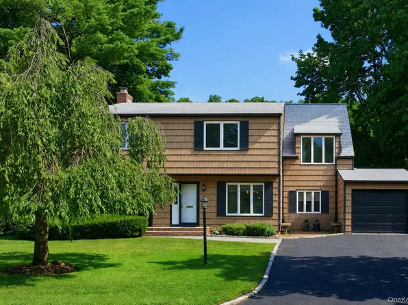 165 Salem Road, East Hills, NY 11577