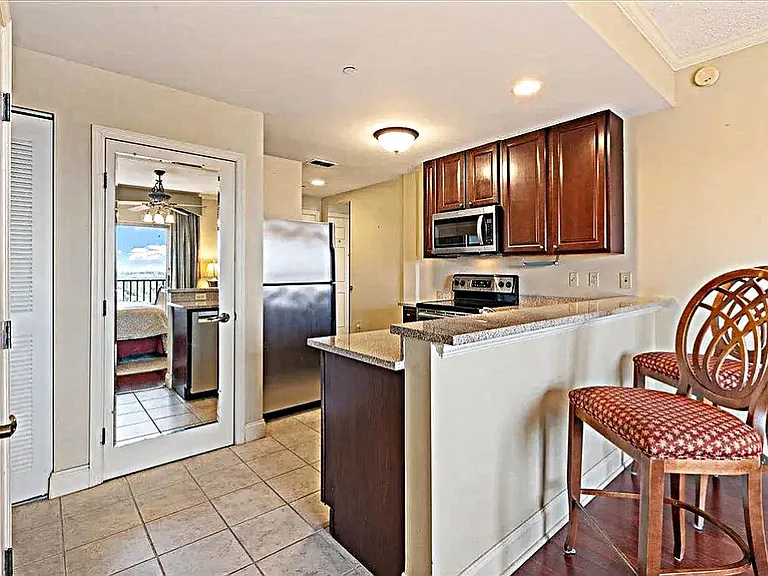 215 W College Ave #604 — Photo 11