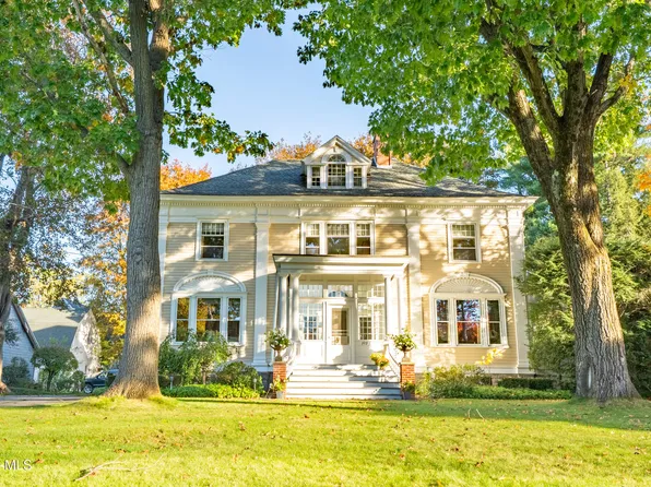 109 1st Avenue, Gloversville, NY 12078