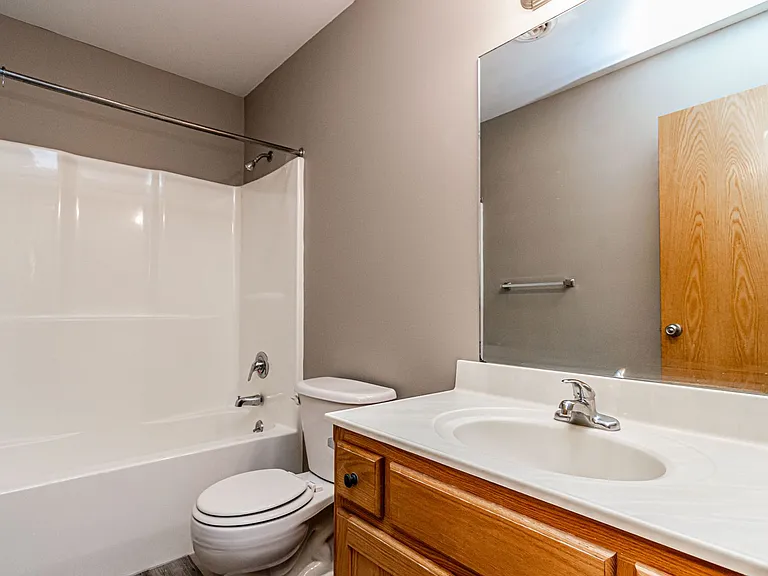 236 W 9th St — Photo 9