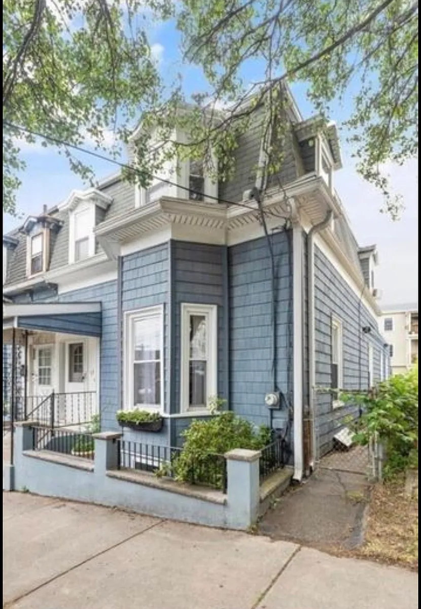 Building Photo - 53 Franklin St