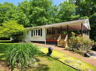 122 Pebble Ln, East Stroudsburg, PA 18302