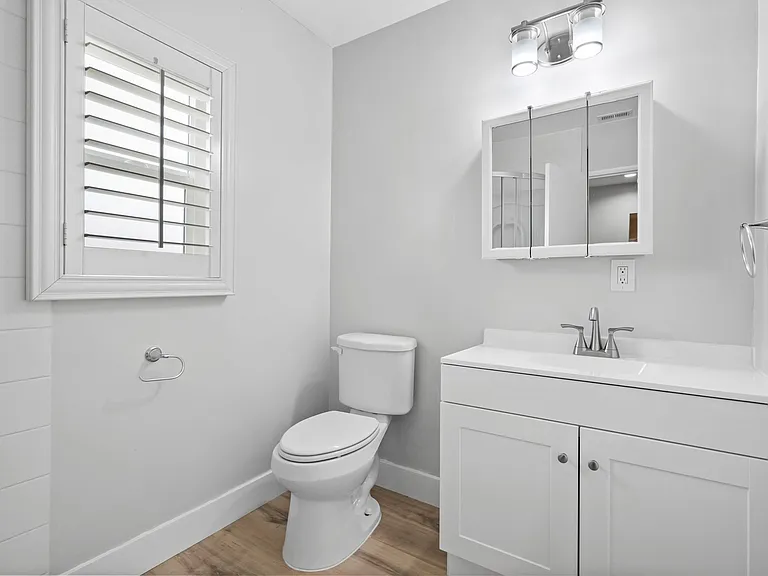 20450 Bassett St — Photo 13