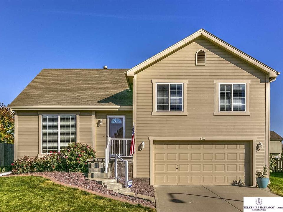 1st image of 826 Clearwater Dr