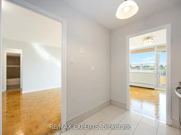 360 Ridelle Ave #612 — Photo 15
